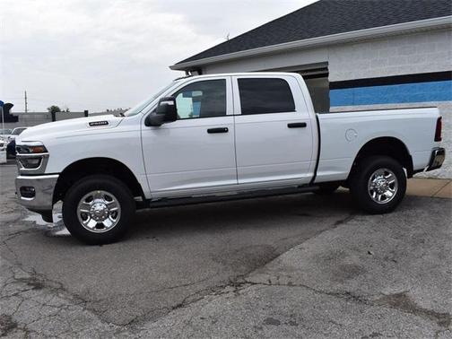 2025 RAM 2500 Tradesman Crew Cab 4x4 6'4' Box
