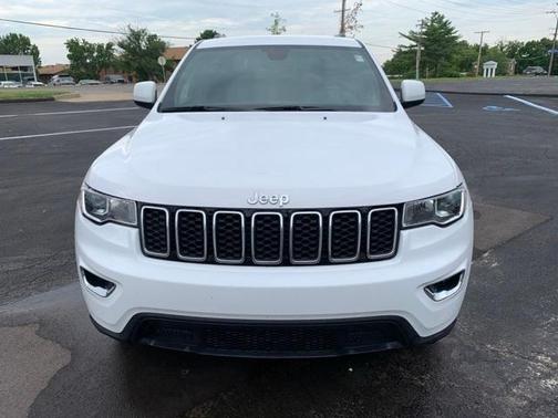 Photo 2 of 35 of 2021 Jeep Grand Cherokee Laredo