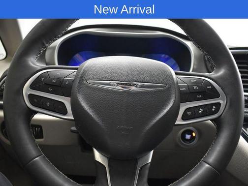 Silver Mist Clearcoat 2022 Chrysler Pacifica Hybrid Touring L