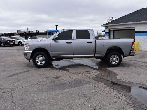 2021 RAM 2500 Tradesman Crew Cab 4x4 6'4' Box