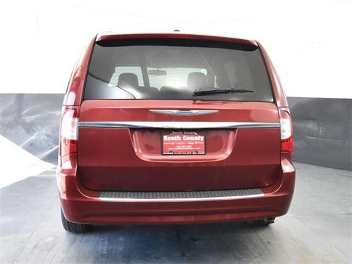 2016 Chrysler Town & Country Touring