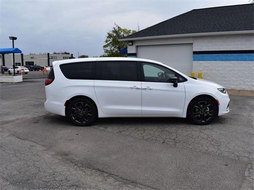 2026 Chrysler Pacifica L