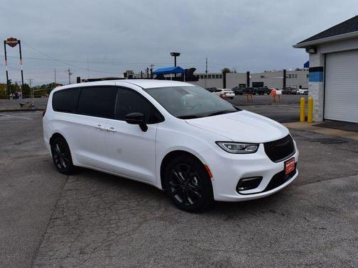 2026 Chrysler Pacifica L