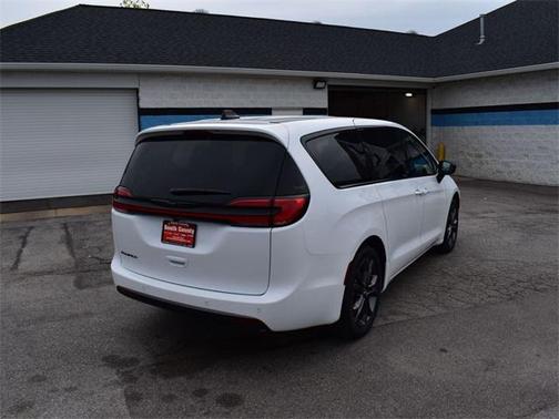 2026 Chrysler Pacifica L