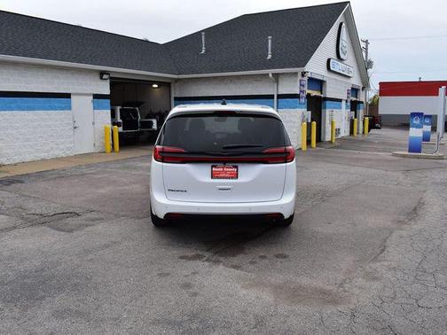 2026 Chrysler Pacifica L