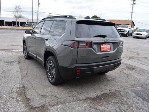Sting-Gray Clearcoat 2026 Jeep Cherokee Laredo 4x4