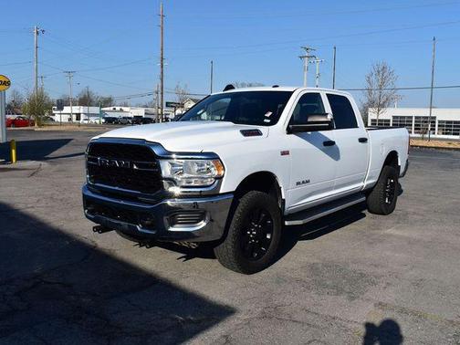 2022 RAM 2500 Tradesman Crew Cab 4x4 6'4' Box