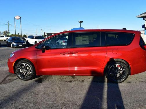 2026 Chrysler Pacifica L