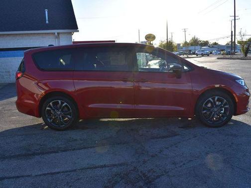 2026 Chrysler Pacifica L