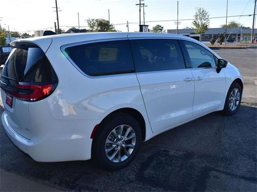 2026 Chrysler Pacifica L