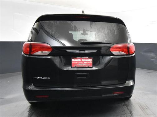2022 Chrysler Voyager LX