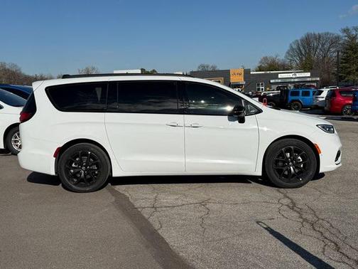 2026 Chrysler Pacifica L