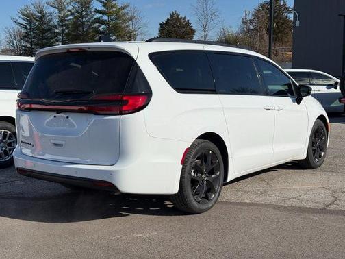 2026 Chrysler Pacifica L