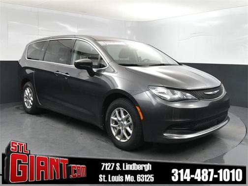 2022 Chrysler Voyager LX