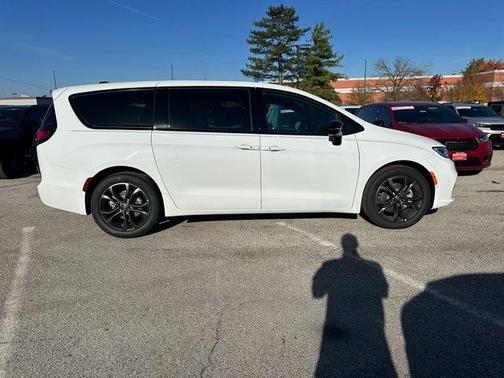2026 Chrysler Pacifica L