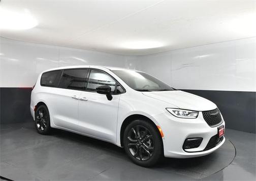 2026 Chrysler Pacifica L