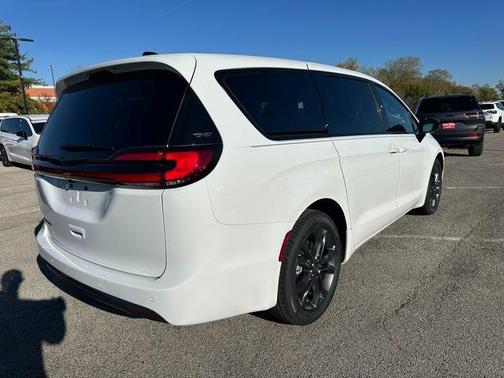 2026 Chrysler Pacifica L