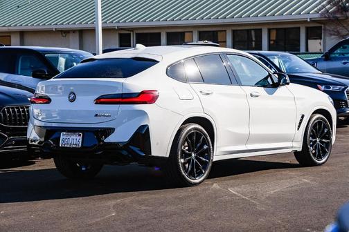 2023 BMW X4 M40i