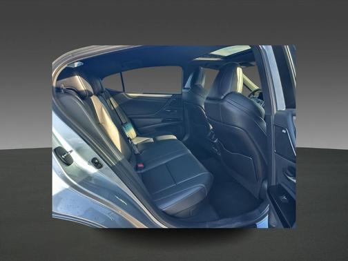 2024 Lexus ES 300h F SPORT Handling