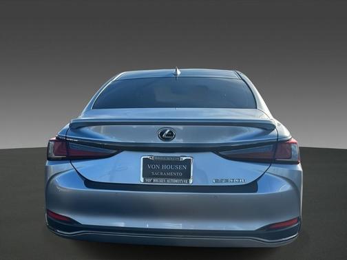 2024 Lexus ES 300h F SPORT Handling
