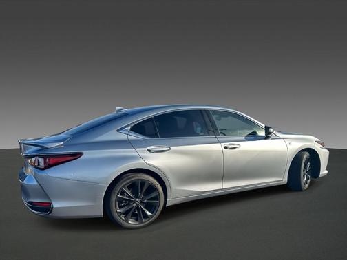 2024 Lexus ES 300h F SPORT Handling