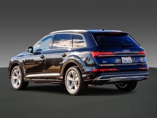 2023 Audi Q7 45 Premium Plus