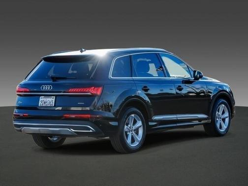 2023 Audi Q7 45 Premium Plus