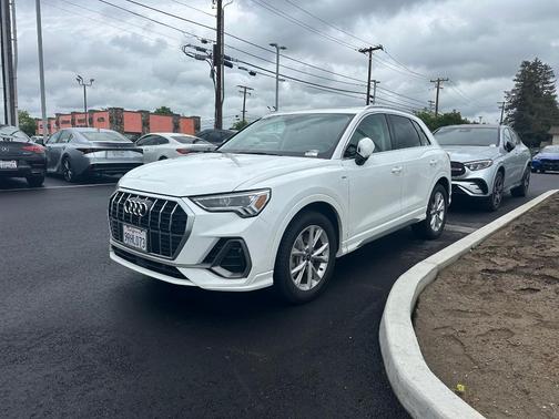 2023 Audi Q3 45 S line Premium