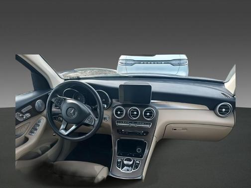2018 Mercedes-Benz GLC 300 Base 4MATIC
