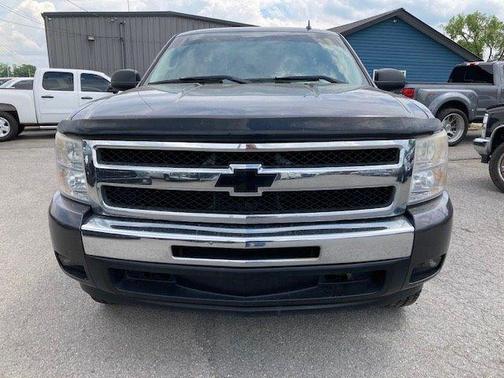 Photo 2 of 16 of 2010 Chevrolet Silverado 1500 LT