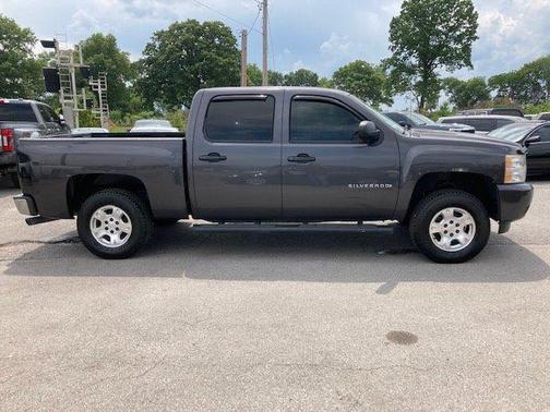 Photo 4 of 16 of 2010 Chevrolet Silverado 1500 LT