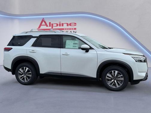 2025 Nissan Pathfinder SL