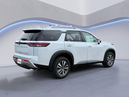 2025 Nissan Pathfinder SL 4WD