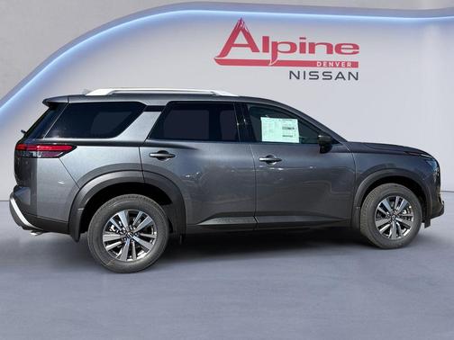 2025 Nissan Pathfinder SL