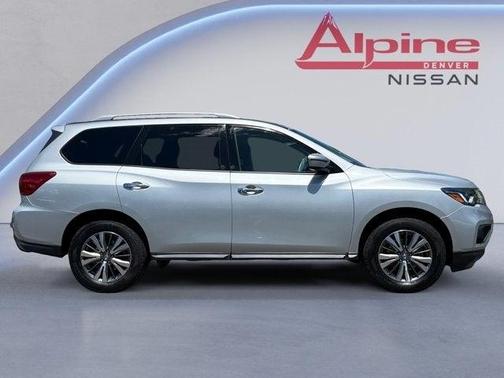 2020 Nissan Pathfinder SV