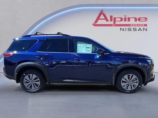 2025 Nissan Pathfinder SV