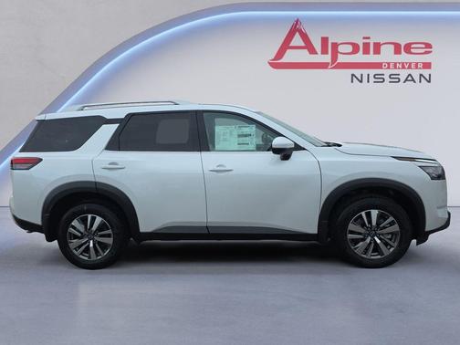 2025 Nissan Pathfinder SL