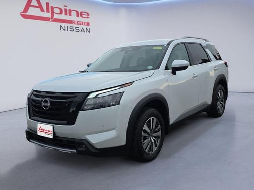 2025 Nissan Pathfinder SL