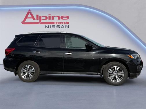 2017 Nissan Pathfinder SL