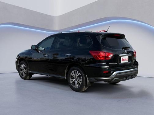 2017 Nissan Pathfinder SL