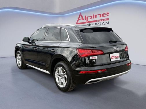 Mythos Black Metallic 2019 Audi Q5 2.0T Premium