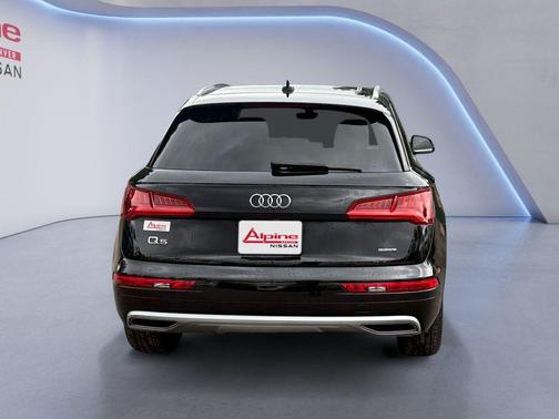 Mythos Black Metallic 2019 Audi Q5 2.0T Premium