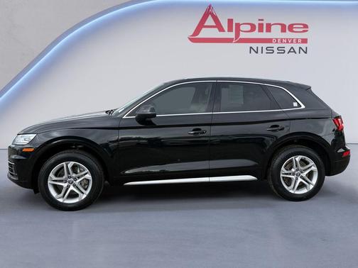 Mythos Black Metallic 2019 Audi Q5 2.0T Premium