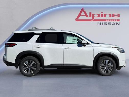 2025 Nissan Pathfinder SL