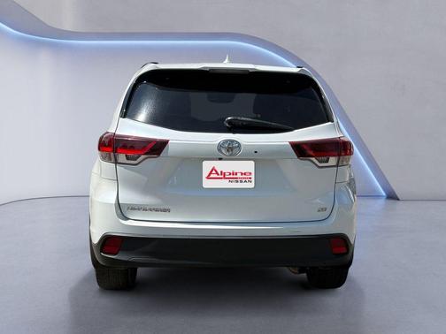 Blizzard Pearl 2019 Toyota Highlander SE
