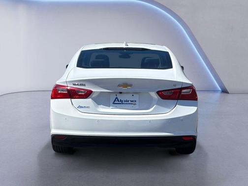 Summit White 2024 Chevrolet Malibu FWD 1LT
