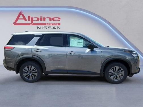 2025 Nissan Pathfinder S