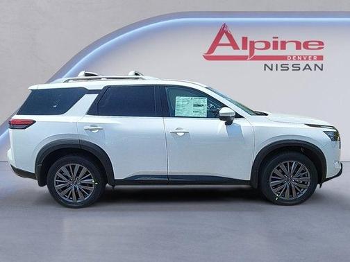 2025 Nissan Pathfinder SL