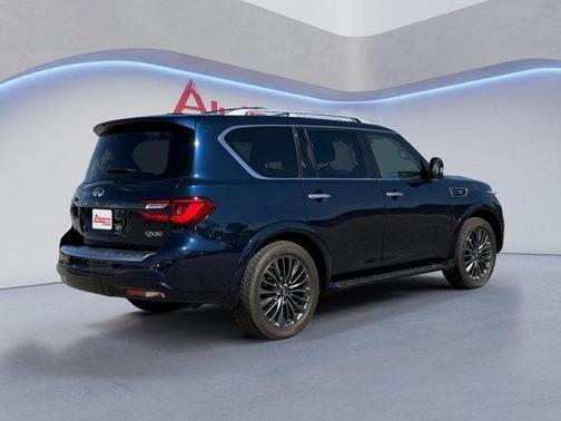 2022 INFINITI QX80 Luxe