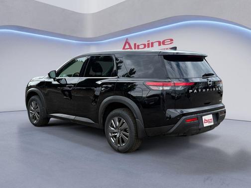 2025 Nissan Pathfinder S